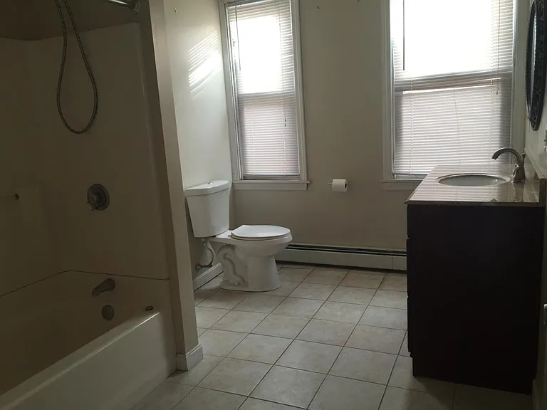 79 Ridge St #3R — Photo 5