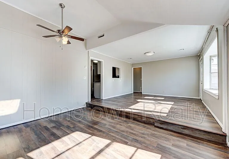 7105 NW 43rd St — Photo 5