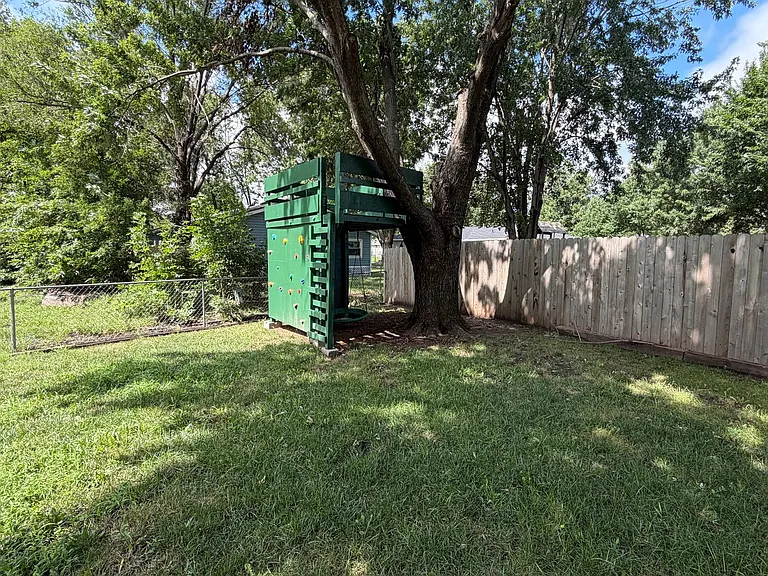 2421 Brook Ln — Photo 17