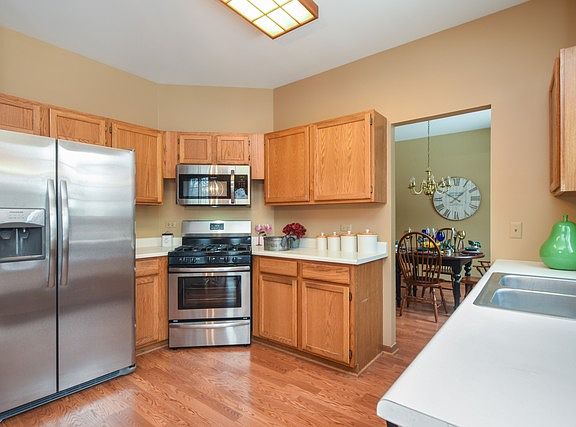 4th image of 756 Walton Ln