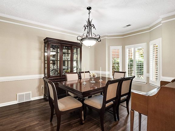 5th image of 741 Twin Leaf Dr