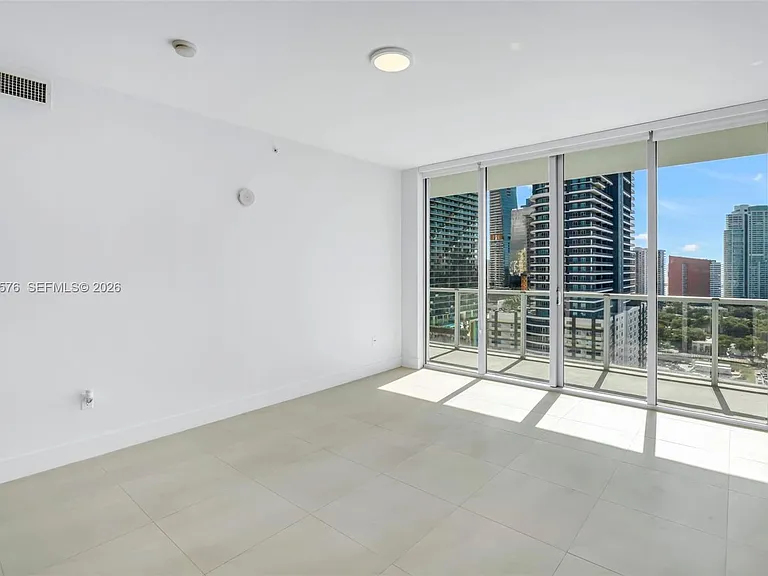 79 SW 12th St #2302 — Photo 7
