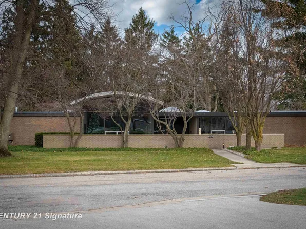 102 Boehringer Ct, Bay City, MI 48708