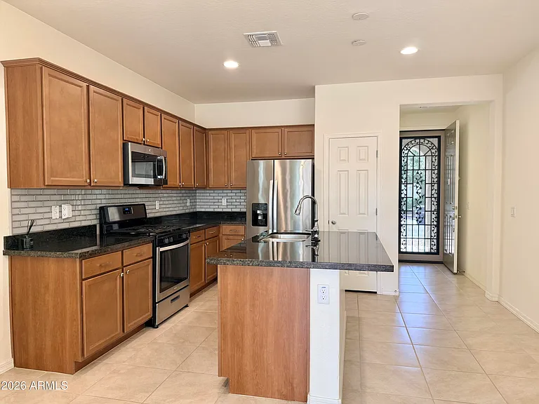 4722 E Tremaine Ave — Photo 10