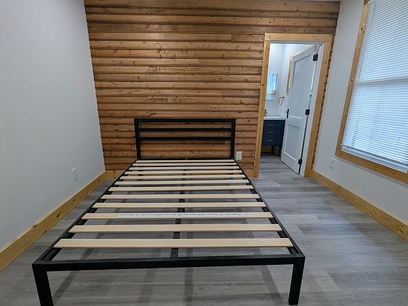3rd image of 822 W Locust St #11313832