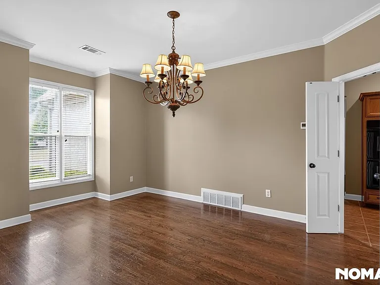 4886 Fox Springs Dr — Photo 6