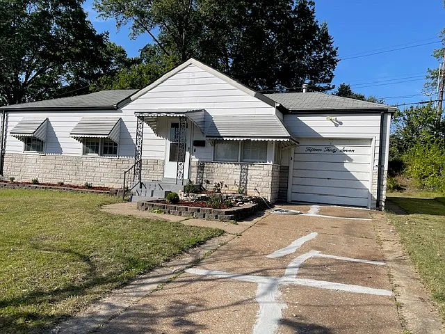 1537 Akron Dr