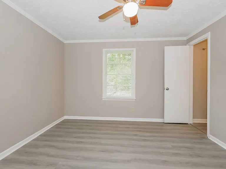 1857792_025_bedroom_12933152.jpg
