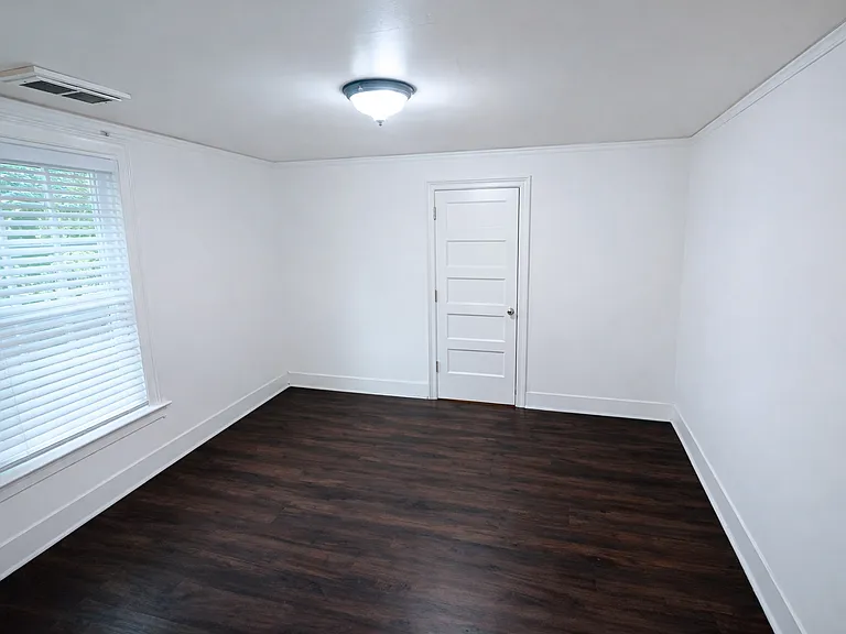 998 Center St NW — Photo 6