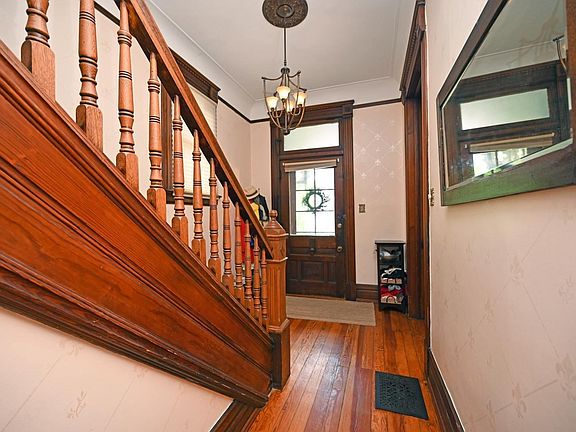 4th image of 1633 Pullan Ave