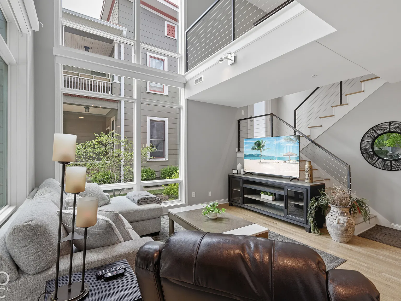 3 bed, 2.0 bath, 1902 sqft, $3,500 — Photo 3