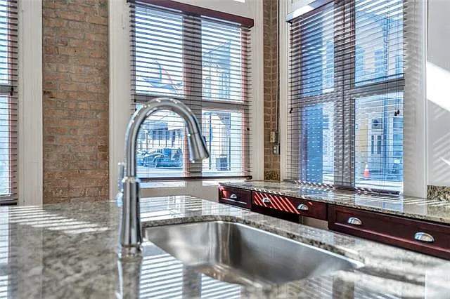 438 Dauphine St #1A — Photo 8