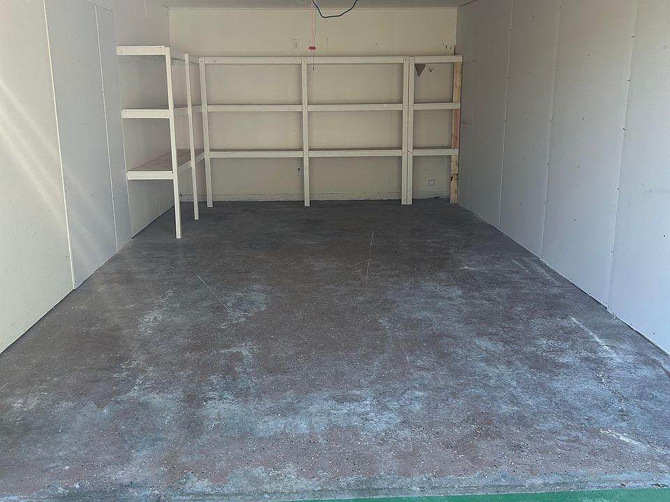 2nd image of 905 3/4 W Broadway St