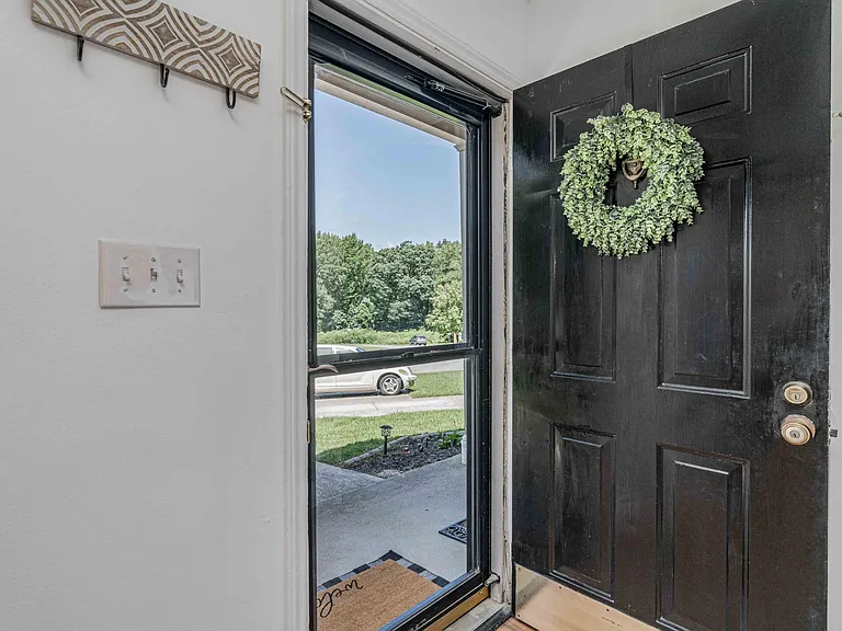 1135 Hulon Ln — Photo 1