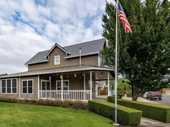 916 67th St, Springfield, OR 97478