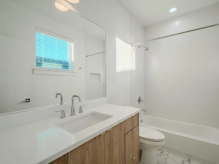 4911 Belmont Ave #13 — Photo 18