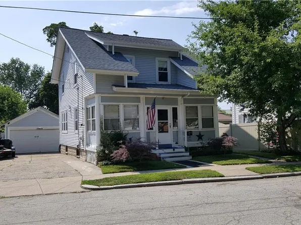 8 Hopedale Rd, Providence, RI 02906