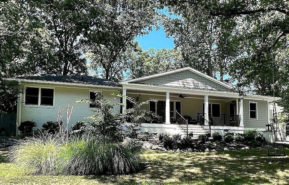 2nd image of 1008 Sharon Ln