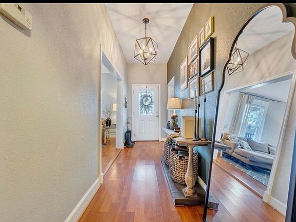 4th image of 420 Front Ave