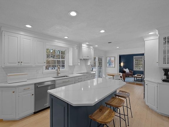3rd image of 104 Wood End Ln