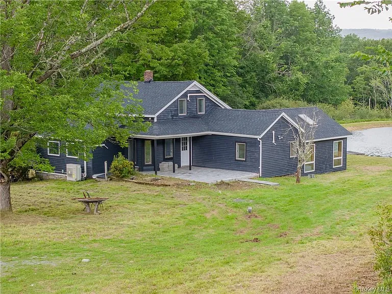 1667 Shandelee Rd — Photo 7