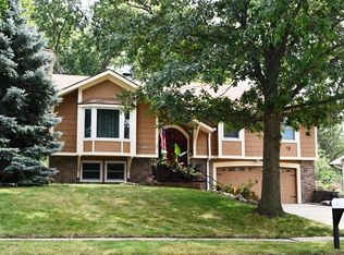 1031 Maplenol Dr, West Des Moines, IA 50266