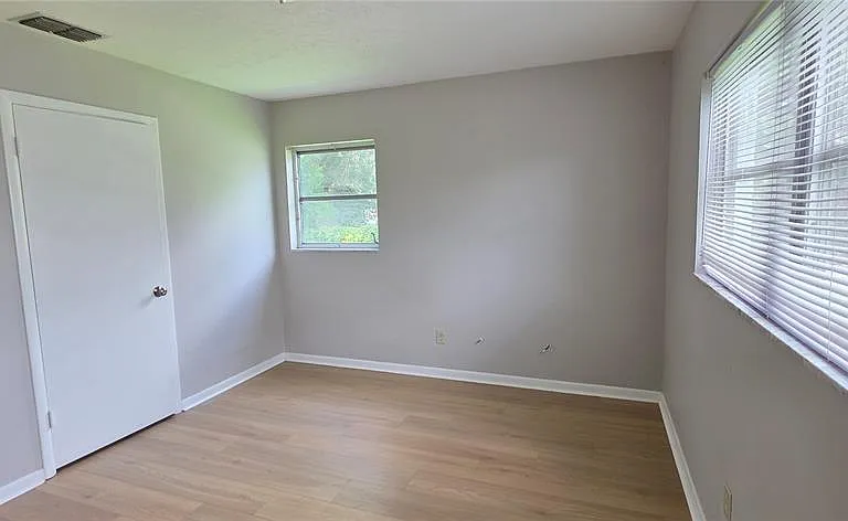 410 S Oakwood Ave — Photo 12