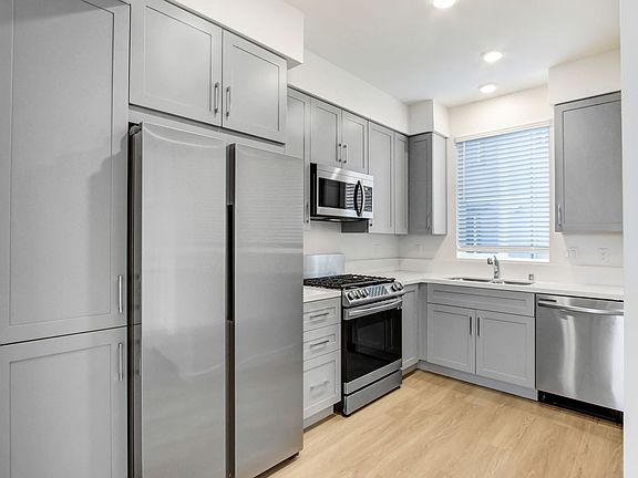 4th image of 221 N Mountain Ave #13
