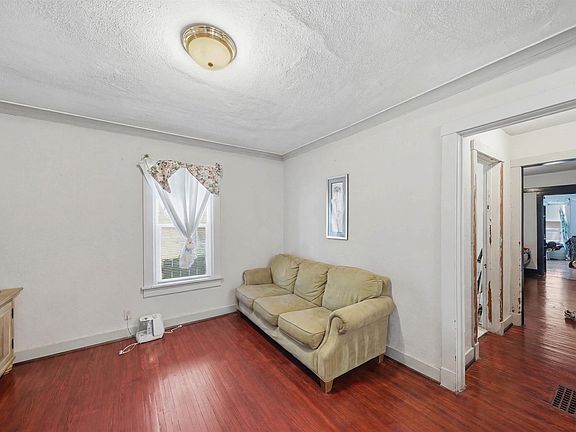 4th image of 2216 N North St