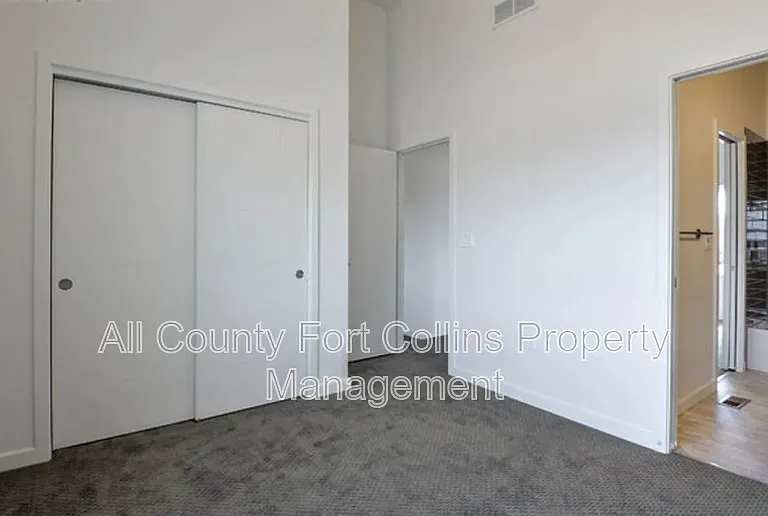 225 Green Leaf St #7 — Photo 8