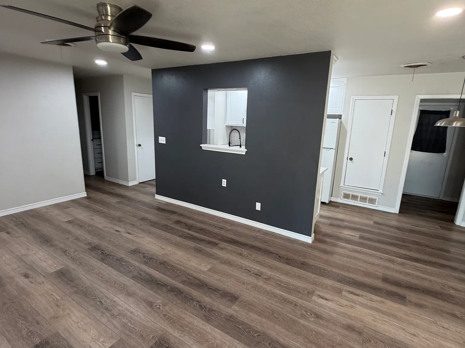 3 bed, 1307 sqft, $2,400 — Photo 3