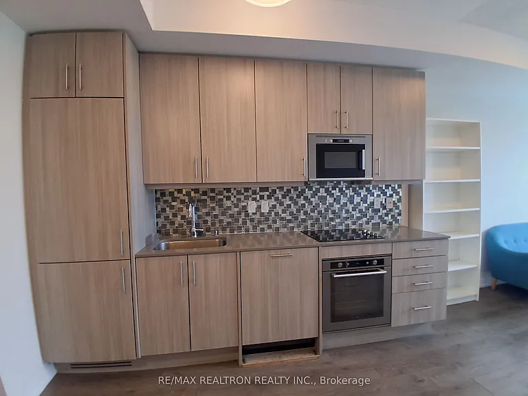 297 College St #821 — Photo 2