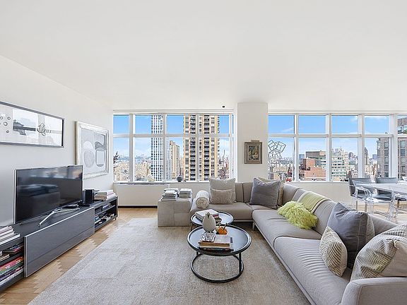 4th image of 160 W 66th St APT 32D