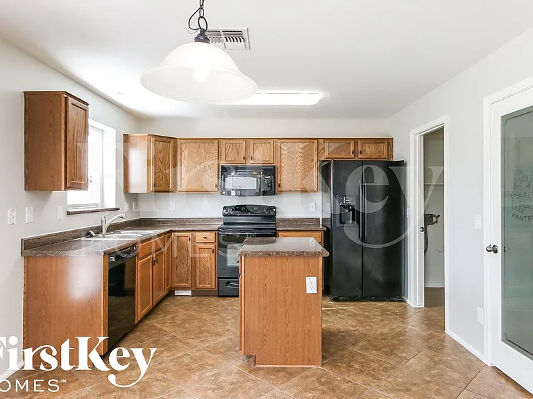 38240 N Sandy Dr — Photo 4