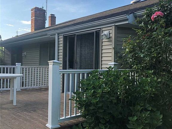 4th image of 16 Oak Point Dr N