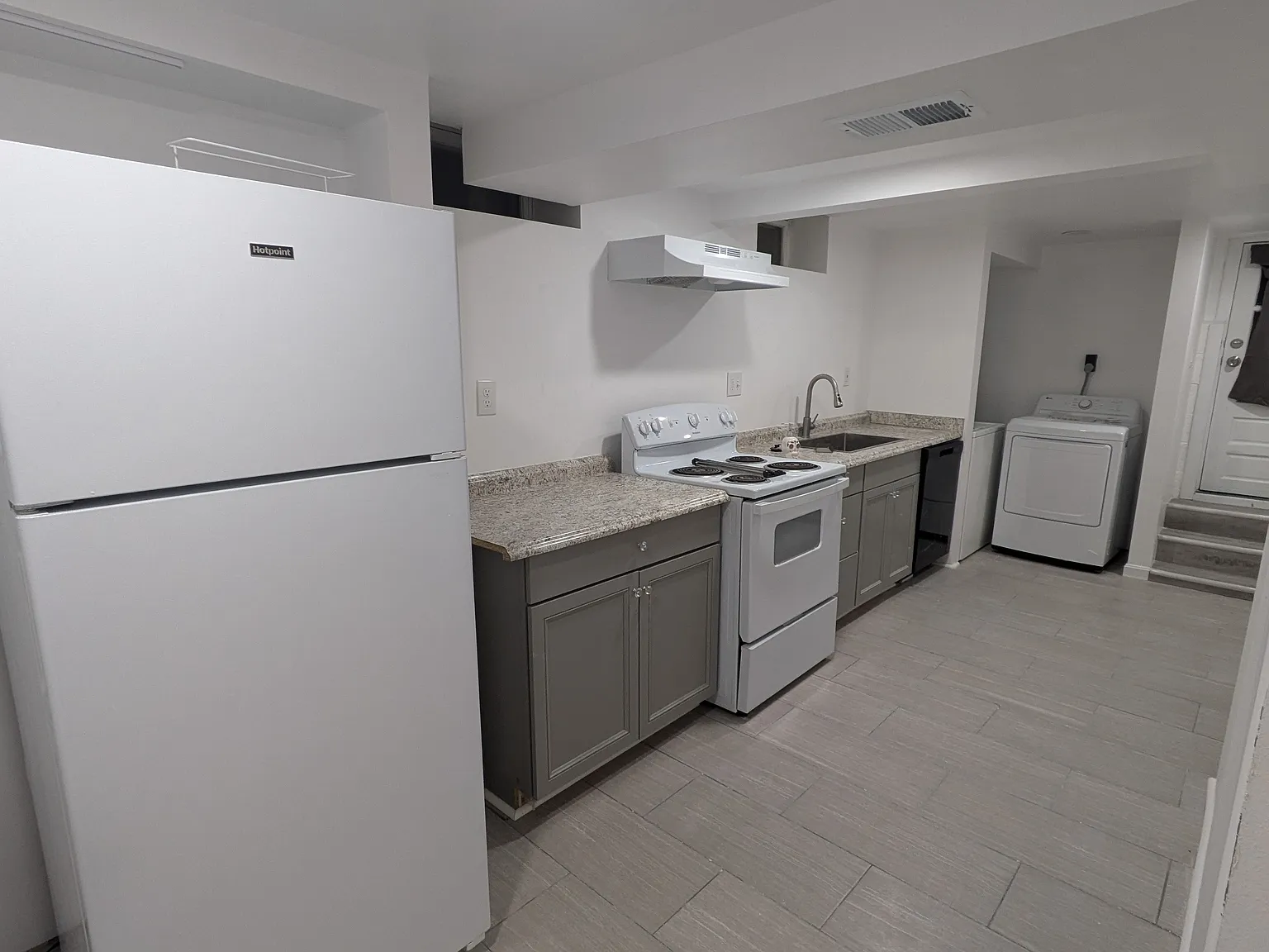 2 bed, 1300 sqft, $1,800 — Photo 3