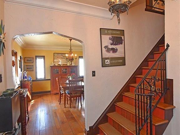 2nd image of 840 Clifton Hills Ter