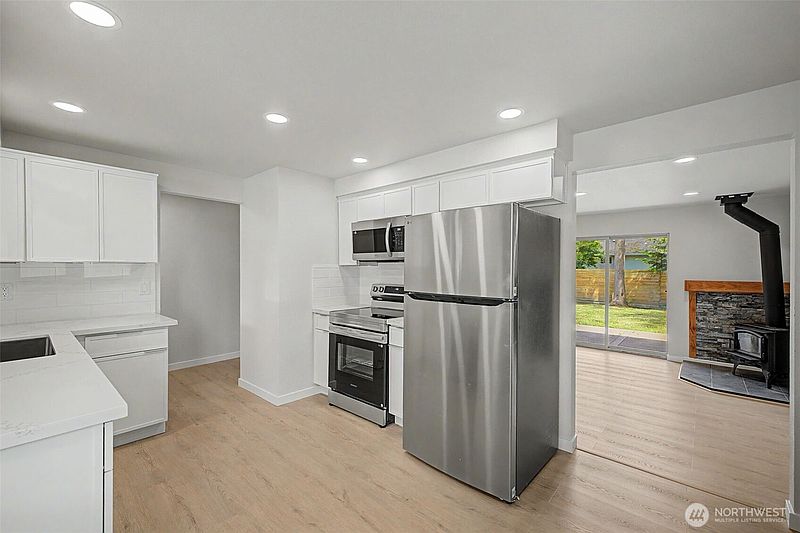 2nd image of 1011 Calkin Place