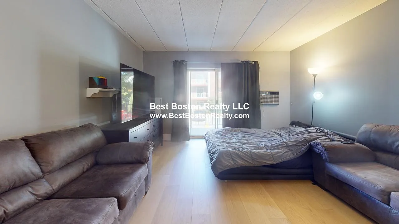 Studio, 1.0 bath, 395 sqft, $1,700 — Photo 1