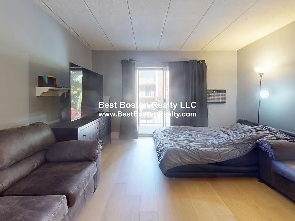 65 Webster St #201