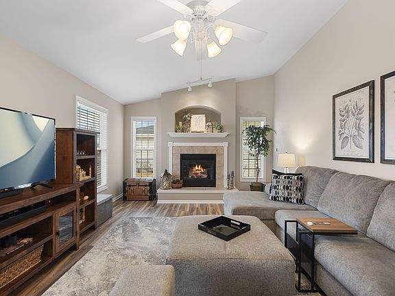 4th image of 10776 Maloian Dr