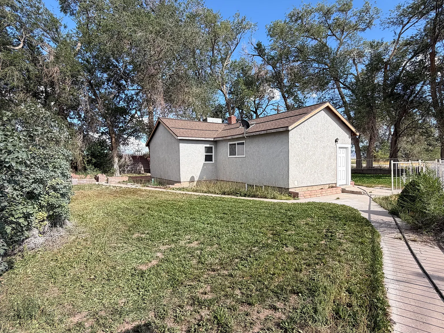 3 bed, 1050 sqft, $1,350 — Photo 2