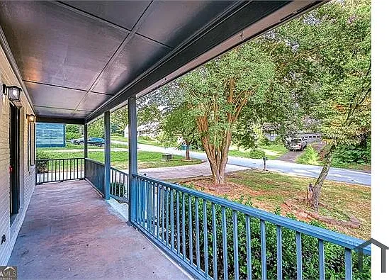 5 bed, 2720 sqft, $3,125 — Photo 2