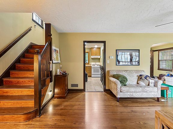 5th image of 7008 Elmwood Ave