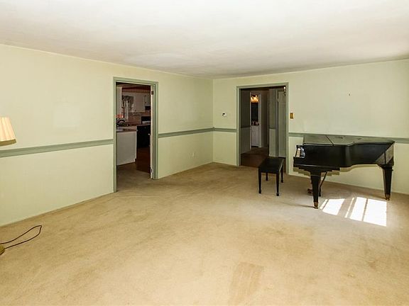 4th image of 10246 Ronald Ct