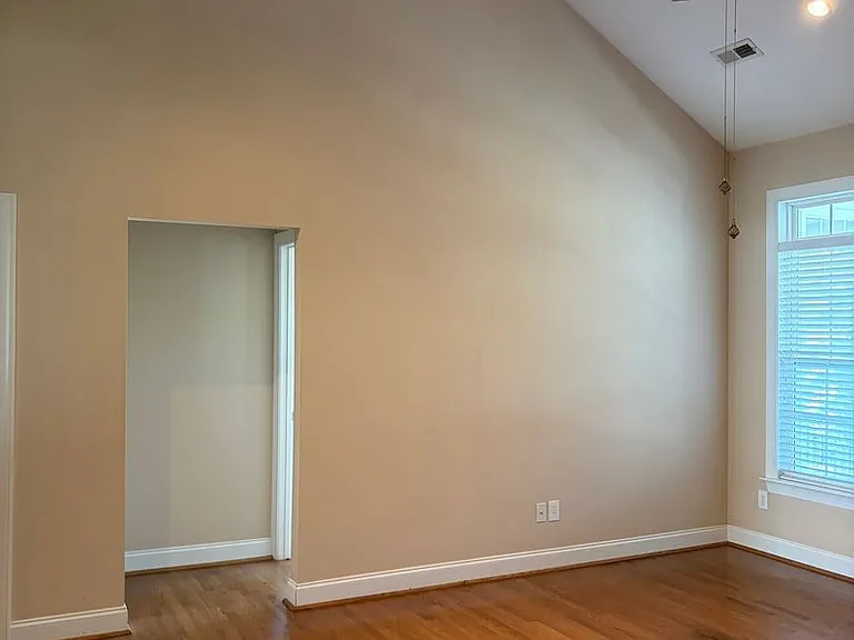 125 Gramercy Ct — Photo 8