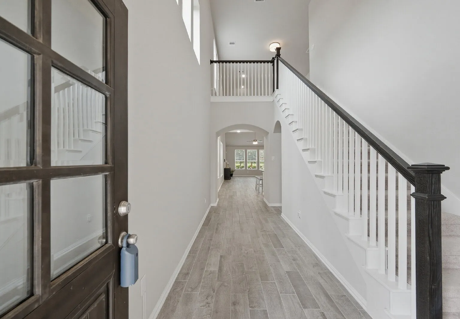4 bed, 2.5 bath, 2258 sqft, $3,300 — Photo 3