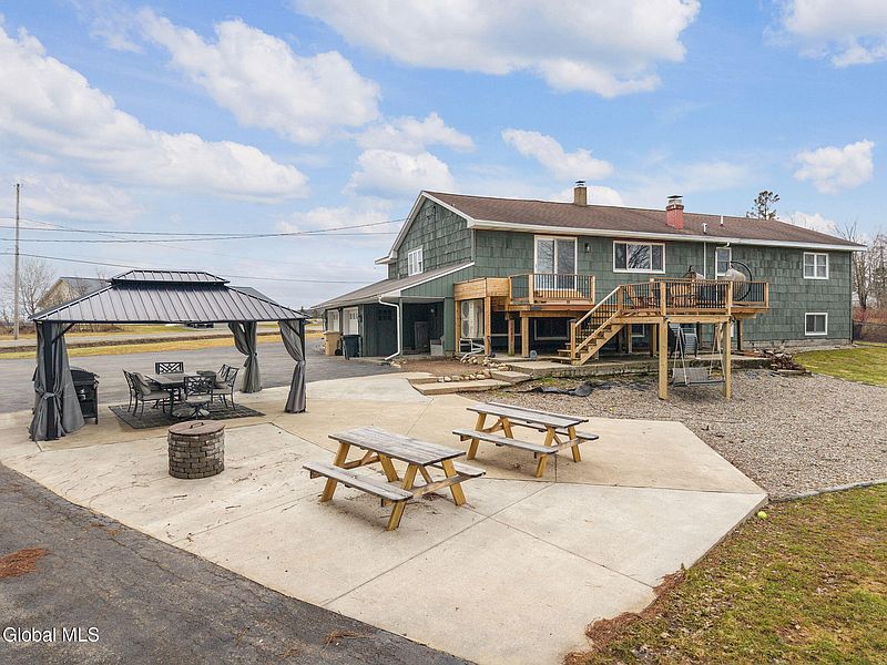 4th image of 212 Spencer Road