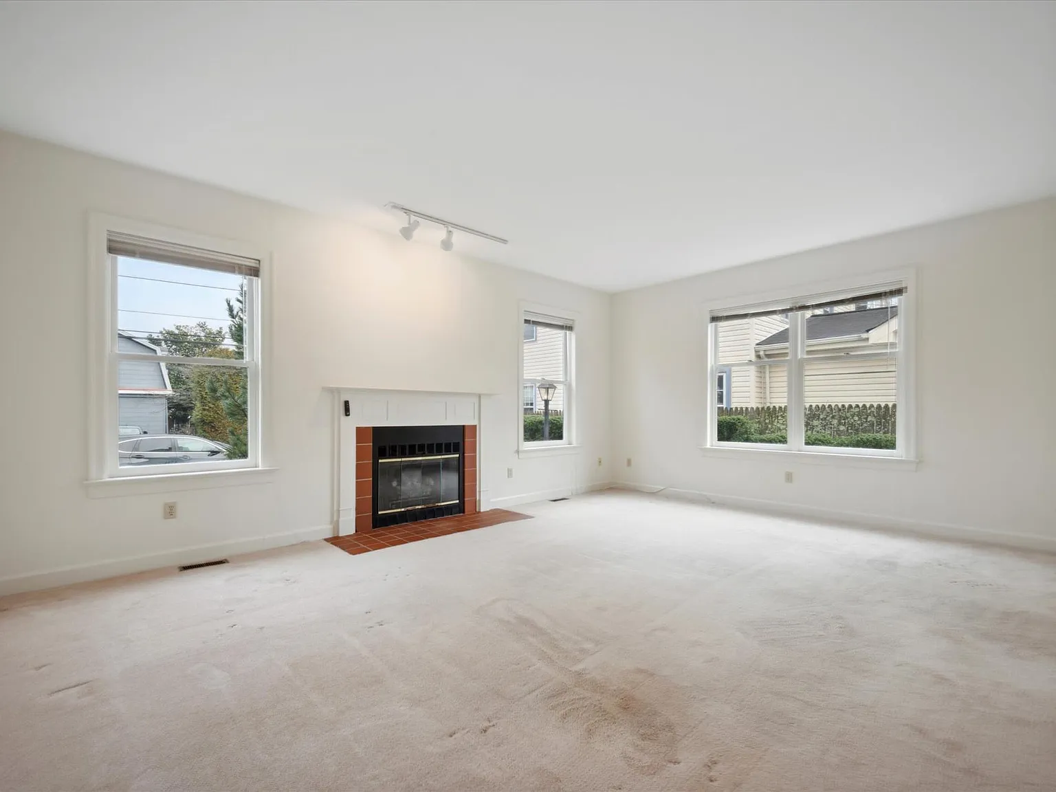 3 bed, 1700 sqft, $2,950 — Photo 4