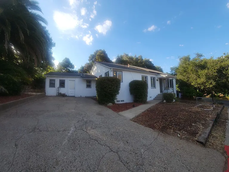 1690 Phillips Ln — Photo 27